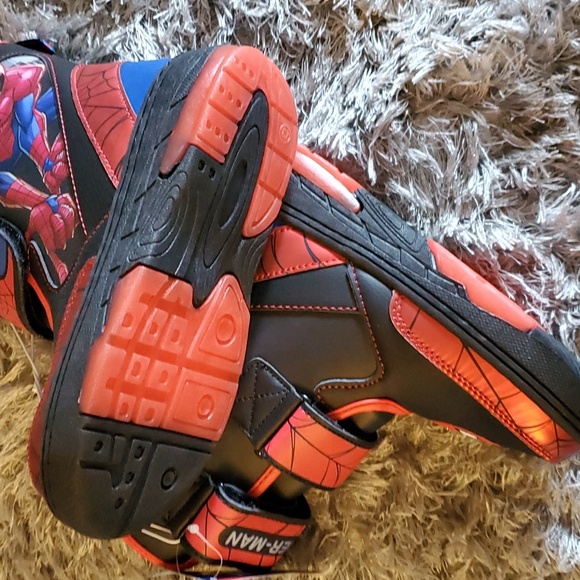 Boy's Light Up Spiderman Snow Boots - Picture 8 of 9